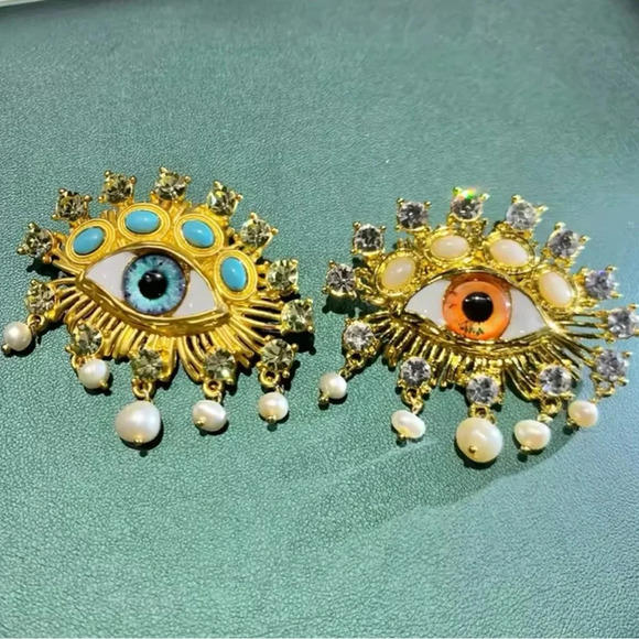 Blue Eyes Pearl Baroque Embellished Brooch - Picture 9 of 15